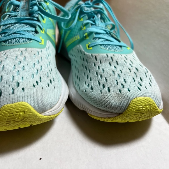 Ladies Mint Green Nike - Picture 7 of 10